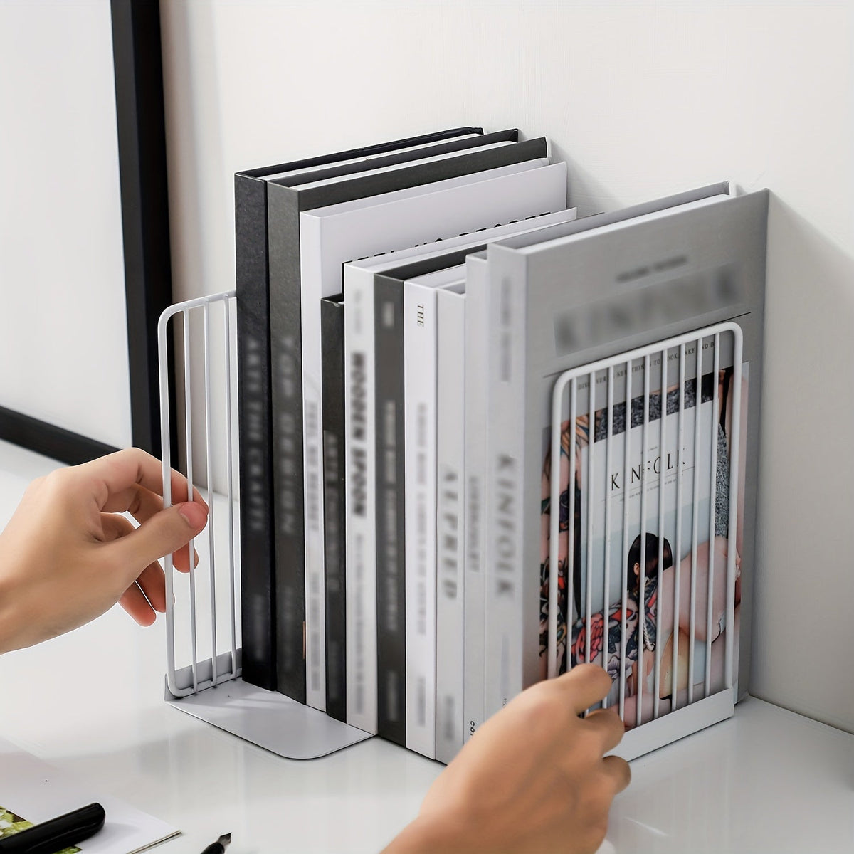 IronHold - Elegant Metal Bookends for Perfect Organization