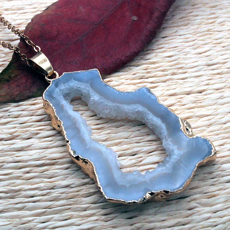 Gaia - Pendentif géode en cristaux naturels