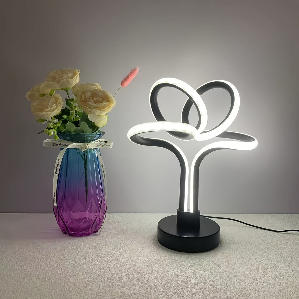 Falnor - USB LED Table Lamp with Scandinavian Design