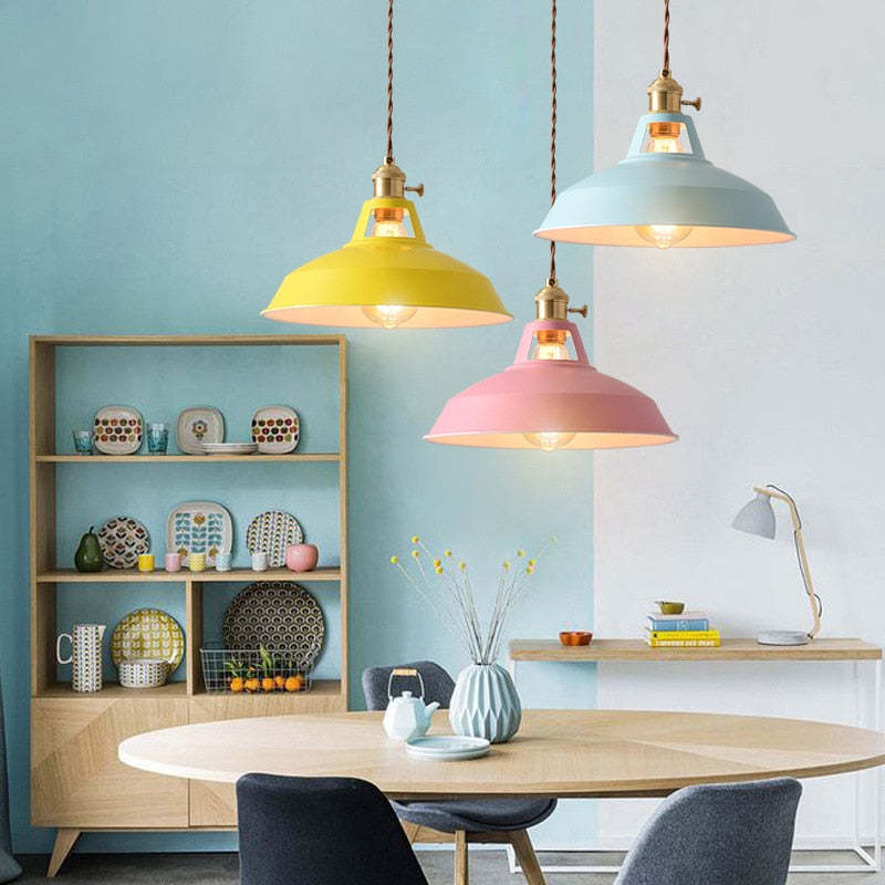 RadiantGlow Chandelier - Elegant Metal Chandelier for Stylish Interiors