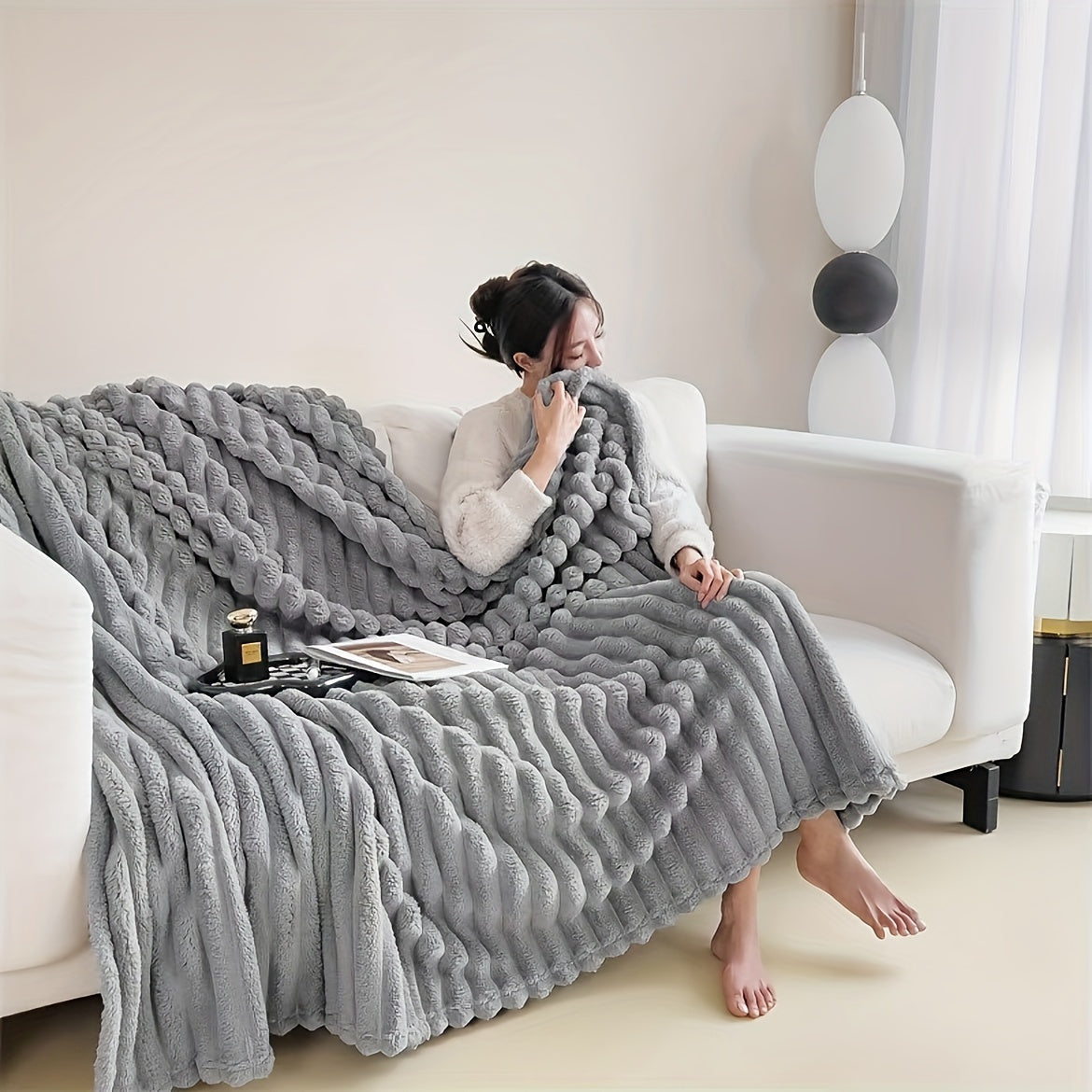 Hamptonweave - Elegant French-Style Fleece Throw for Refined Comfort