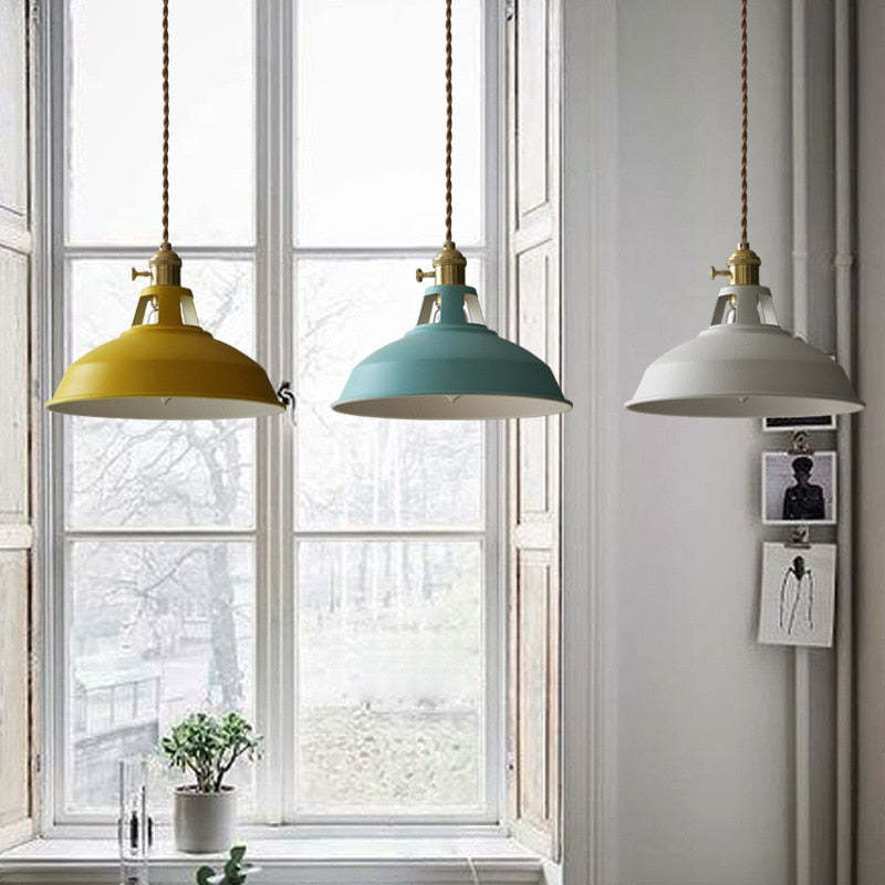 RadiantGlow Chandelier - Elegant Metal Chandelier for Stylish Interiors