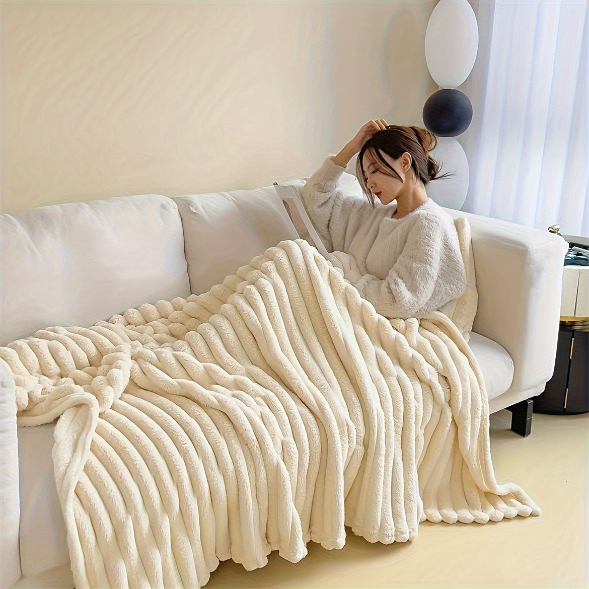 Hamptonweave - Elegant French-Style Fleece Throw for Refined Comfort