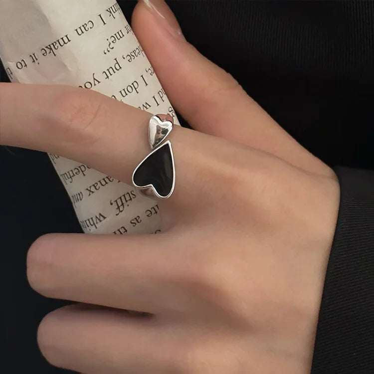 Evelyn - Bague symétrique à cœurs, romantisme et style