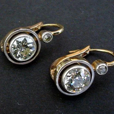 Aurelia - Vintage Gold Earrings with Sparkling Zirconia