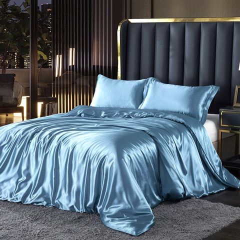 ZuriLux Silk Satin Bedding Set - 4-Piece Bed Linen