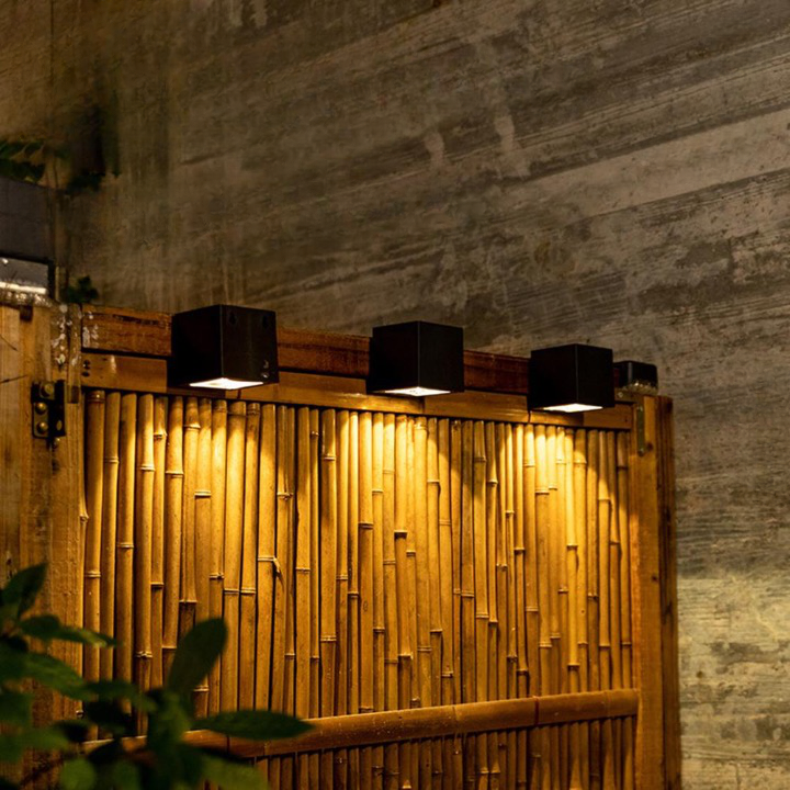 Solar LED Cube Wall Light Deluxe - Wireless Outdoor Lighting