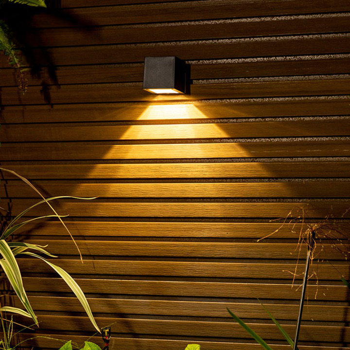 Solar LED Cube Wall Light Deluxe - Wireless Outdoor Lighting