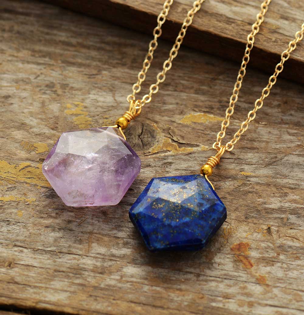 Collier hexagone en lapis-lazuli