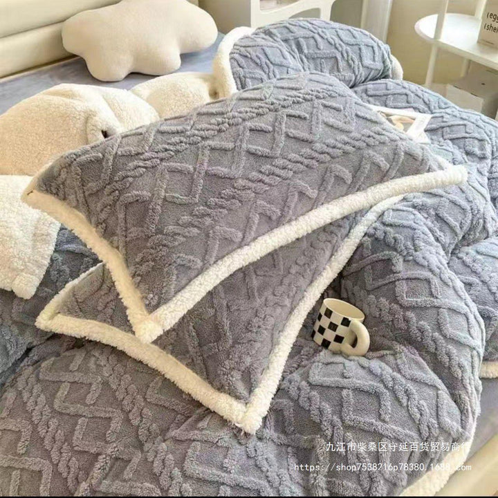 LuxeLoom - Luxurious Flannel Duvet for Optimal Warmth