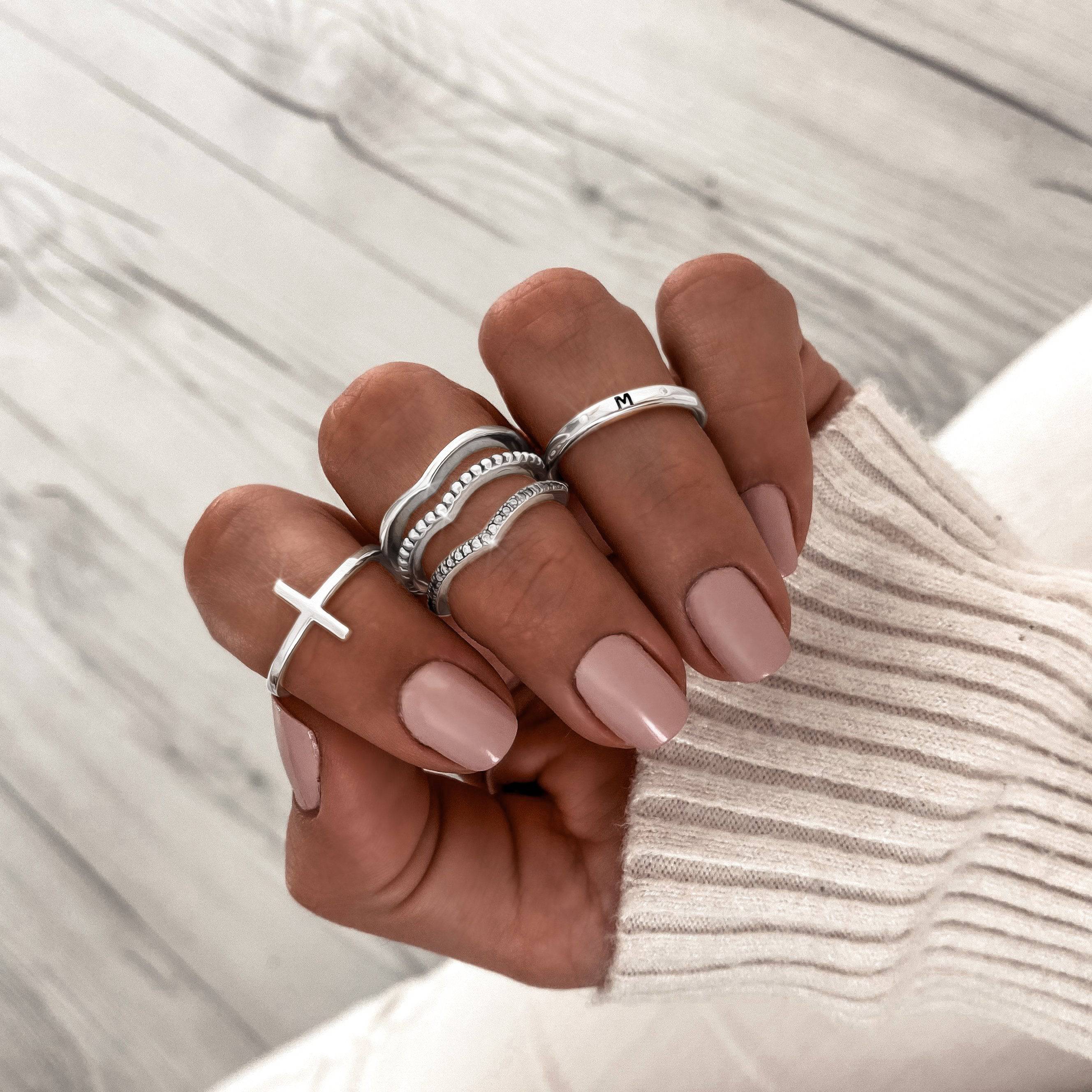 Amélie - Bague croix spirituelle en argent élégante