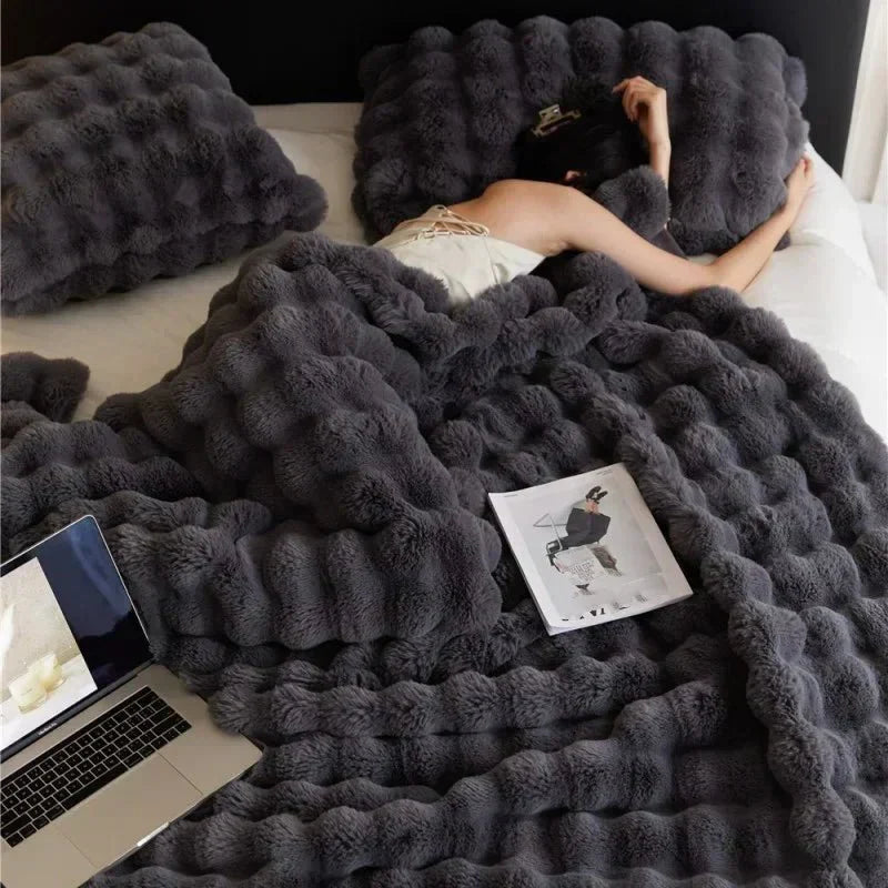 LuxeFluffy - Cozy Faux Fur Winter Throw Blanket