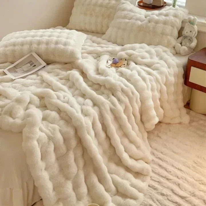 LuxeFluffy - Cozy Faux Fur Winter Throw Blanket