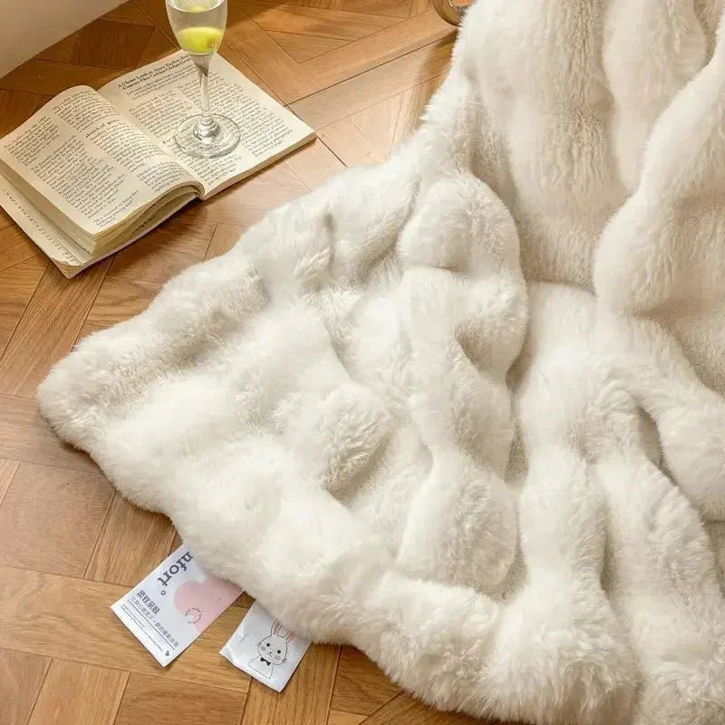 LuxeFluffy - Cozy Faux Fur Winter Throw Blanket