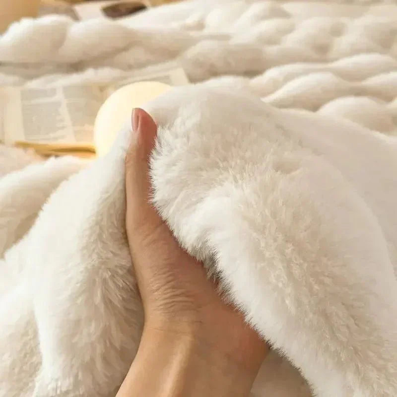 LuxeFluffy - Cozy Faux Fur Winter Throw Blanket