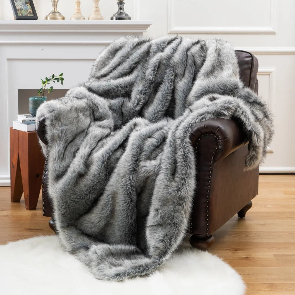 FauxFur Bliss - Luxurious Faux Fur Throw for Cozy Comfort