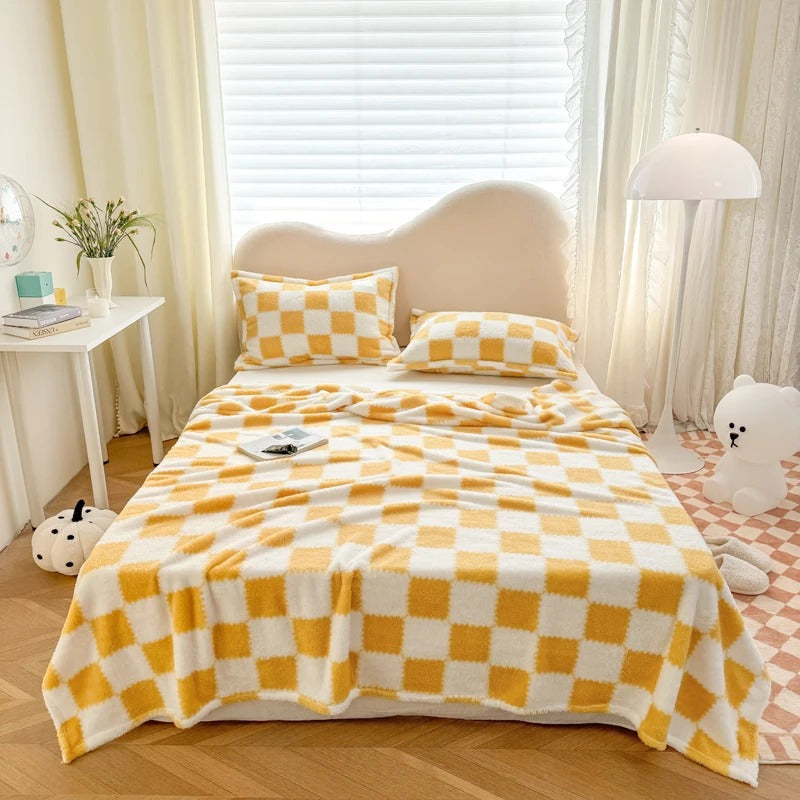 PandaComfort - Soft Fleece Throw with Yellow and White Panda Print