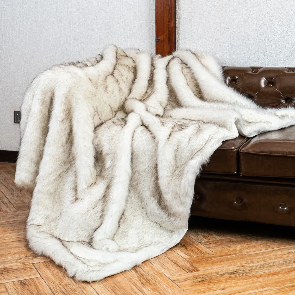 FauxFur Bliss - Luxurious Faux Fur Throw for Cozy Comfort