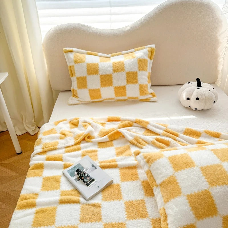 PandaComfort - Soft Fleece Throw with Yellow and White Panda Print