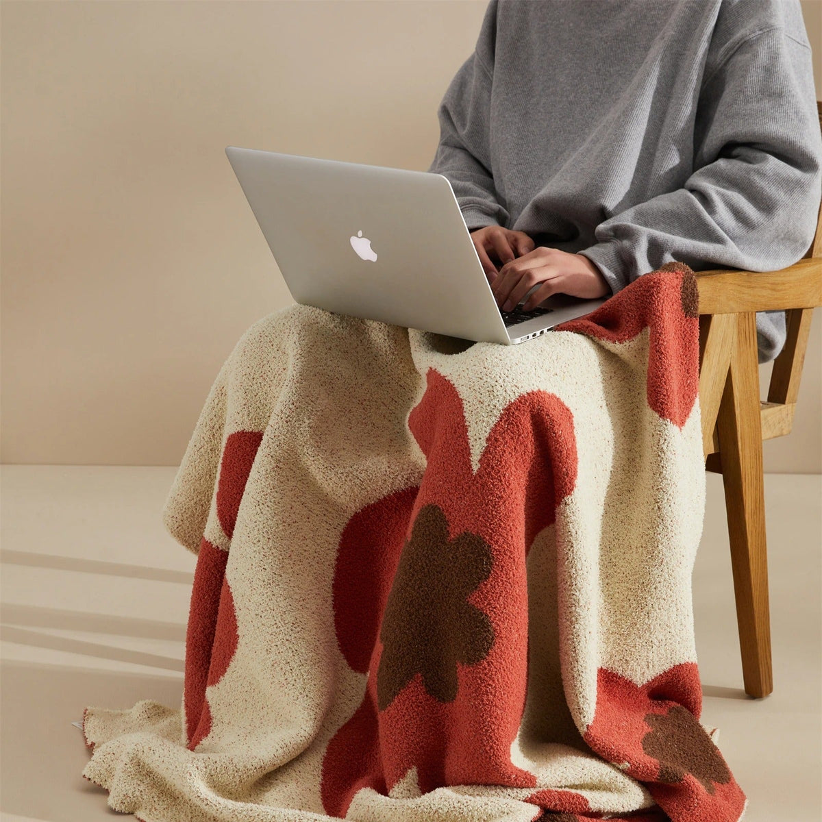 FloralSoft - Soft Warm Microfiber Throw with Floral Print
