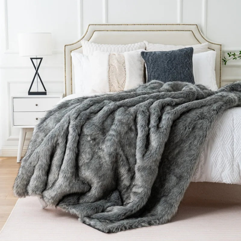 FauxFur Bliss - Luxurious Faux Fur Throw for Cozy Comfort