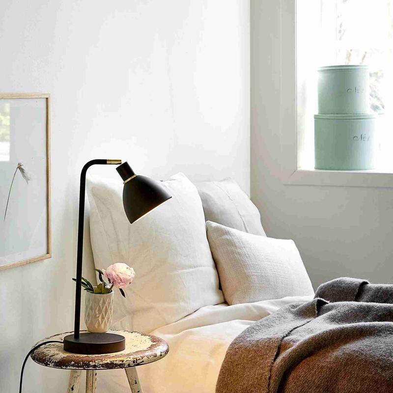 GrantLuxe Light - Elegant Black Table Lamp for Your Desk