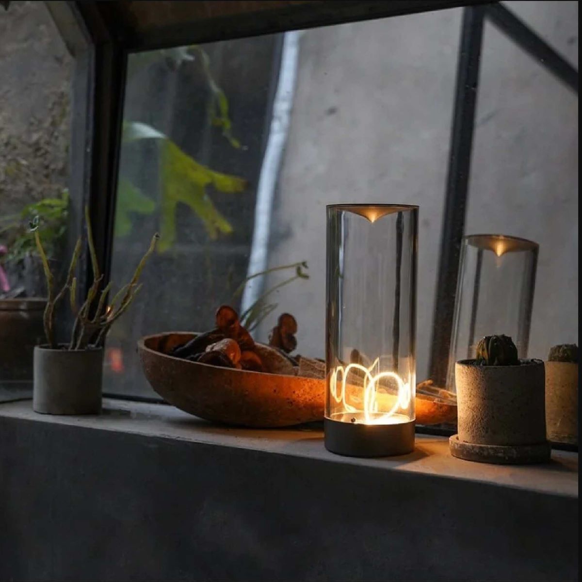 Curvatta - Elegant Dimmable Cordless Table Lamp