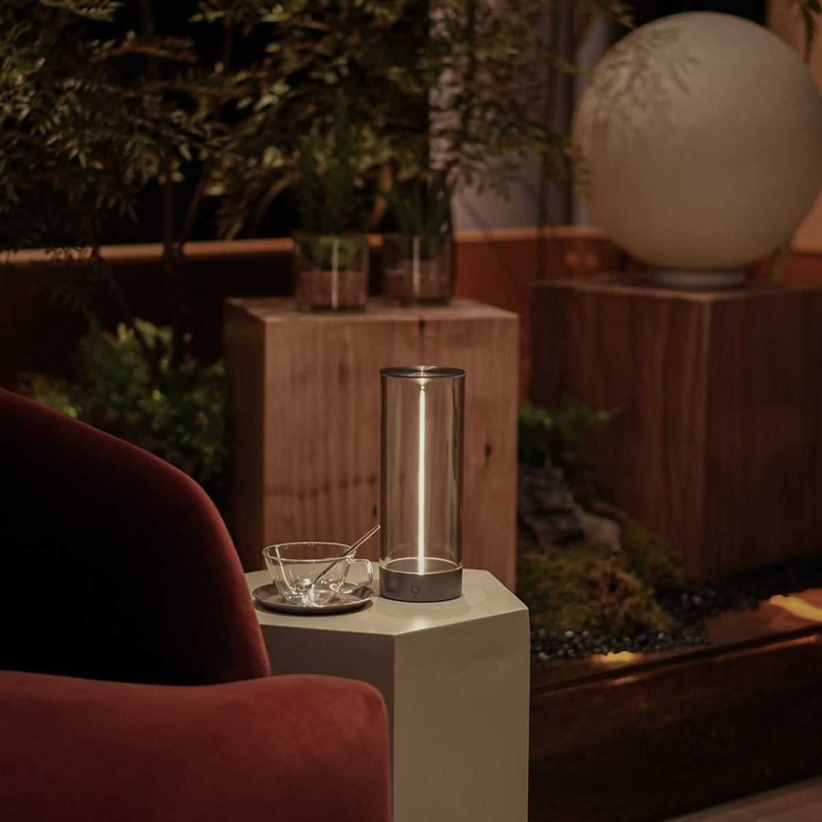 Curvatta - Elegant Dimmable Cordless Table Lamp