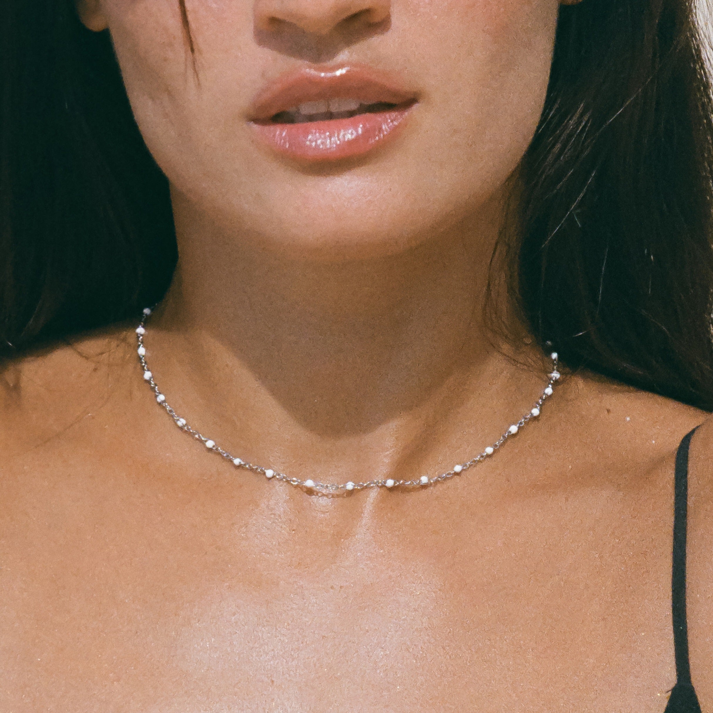 Aurielle - Choker émail blanc perles élégant
