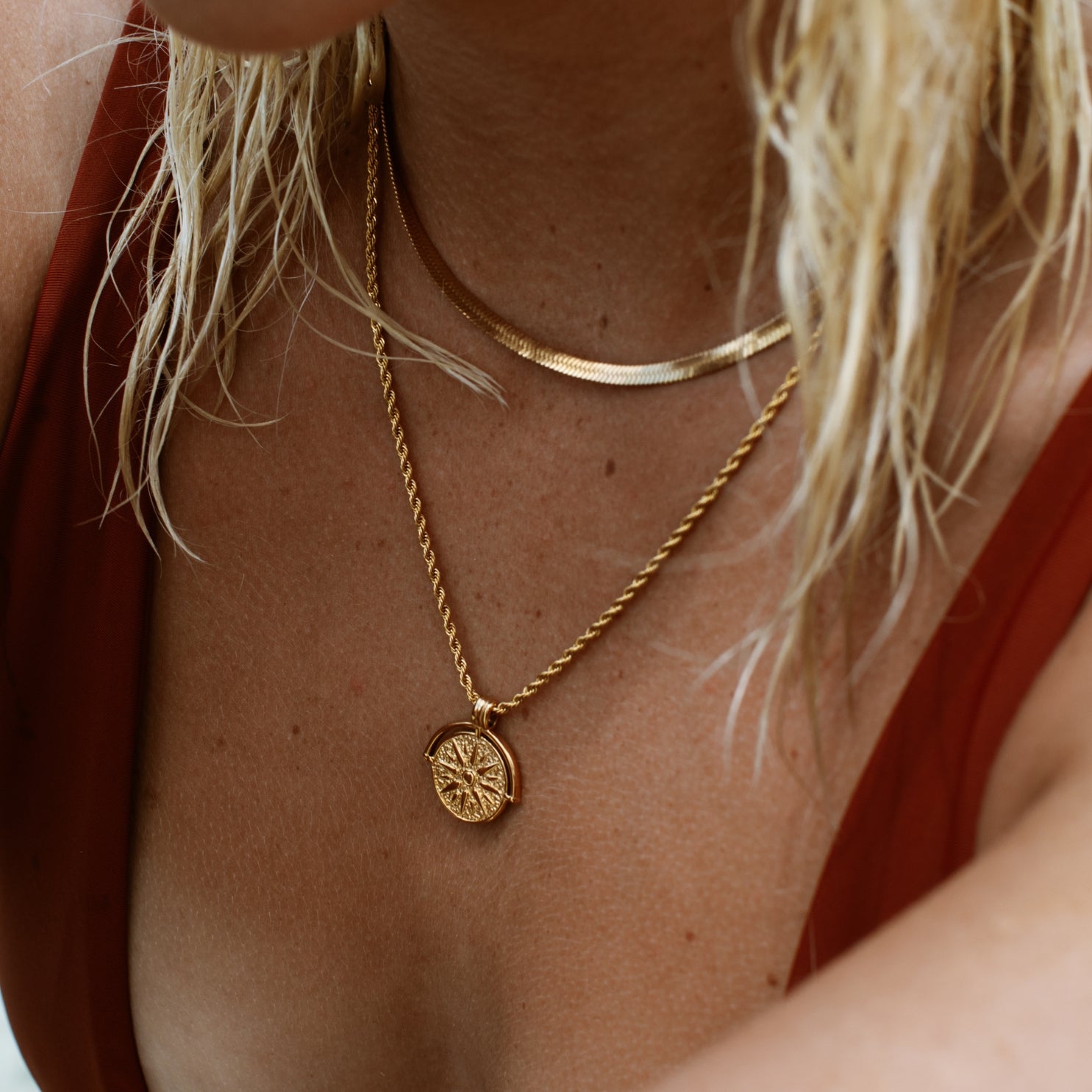 Aurora - Collier pendentif soleil élégant