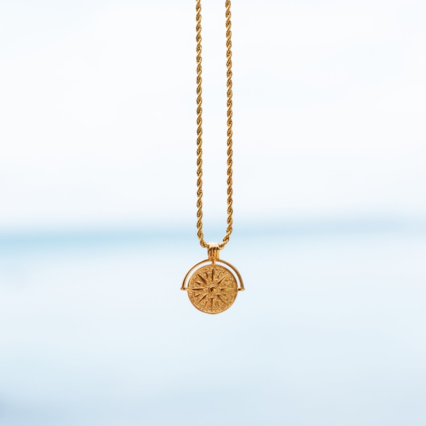 Aurora - Collier pendentif soleil élégant
