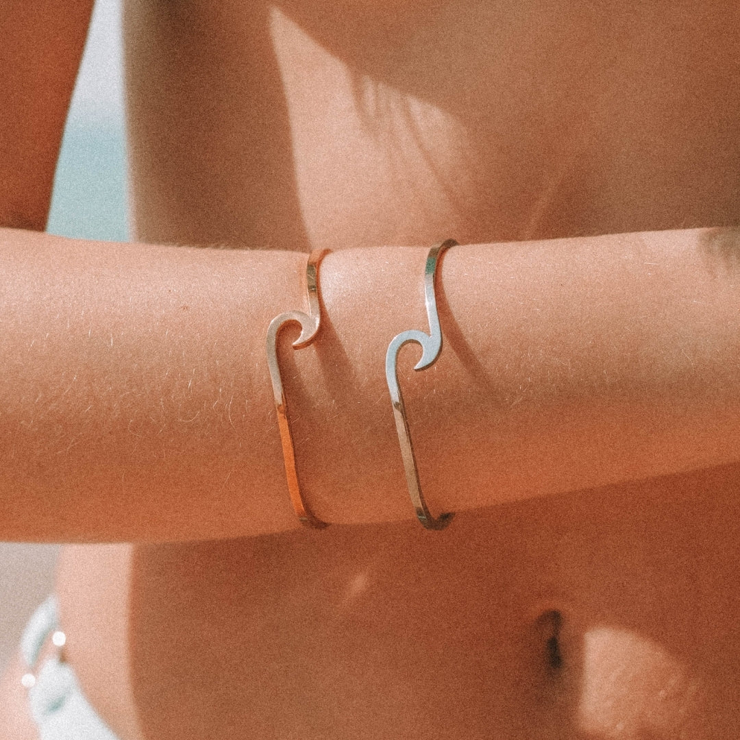 Mira - Bracelet vagues subtil pour femme